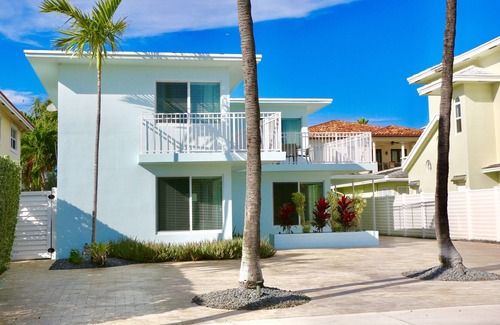 Birch Park Finger Streets House | Steps from the sand!