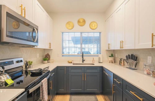 North Scottsdale Condo | Steps from TPC Scottsdale | Free Parking | Pool