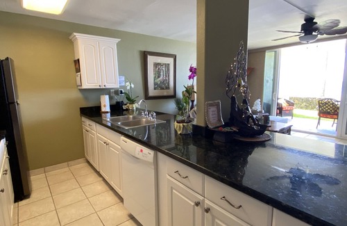 Kailua-Kona Condo | Steps from waves - Ground Floor - Direct Ocean Front condo -full AC & King bed