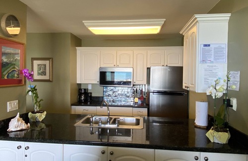Kailua-Kona Condo | Steps from waves - Ground Floor - Direct Ocean Front condo -full AC & King bed