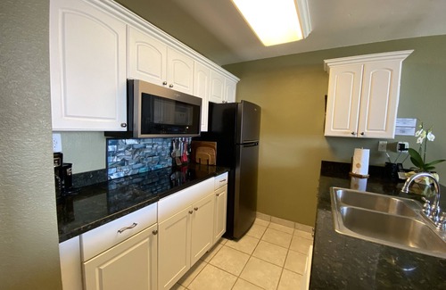 Kailua-Kona Condo | Steps from waves - Ground Floor - Direct Ocean Front condo -full AC & King bed