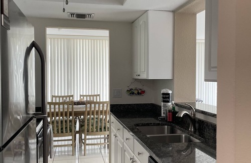 Siesta Key Condo | Steps to 2025 #1 Rated Beach in USA Fun-n-Sun Modern 2+2 Condo Pool Pickleball