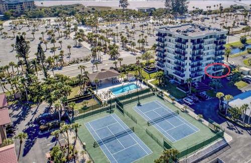 Siesta Key Condo | Steps to 2025 #1 Rated Beach in USA Fun-n-Sun Modern 2+2 Condo Pool Pickleball
