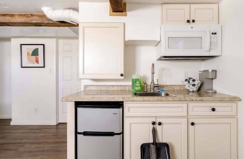 Hosford-Abernethy House | Steps to Bars, Food & Breweries 1BR Sleeps 4