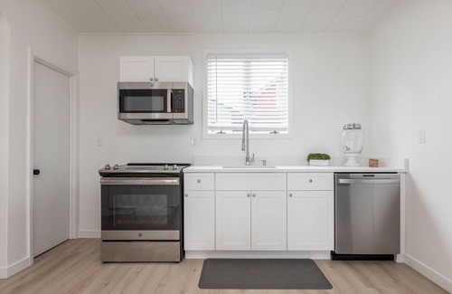 Old Orchard Beach Cottage | 🏖 Steps to Beach! Renovated 3BR Cottage w/Parking & A/C – Walk to Pier
