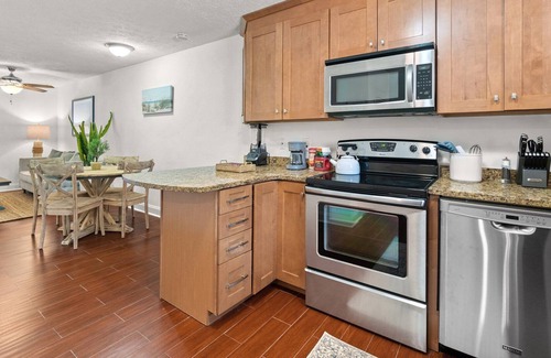 Open Sands House | STEPS to beach! Free Grill, Beach Equipment and Parking! Quiet and Cozy Getaway!
