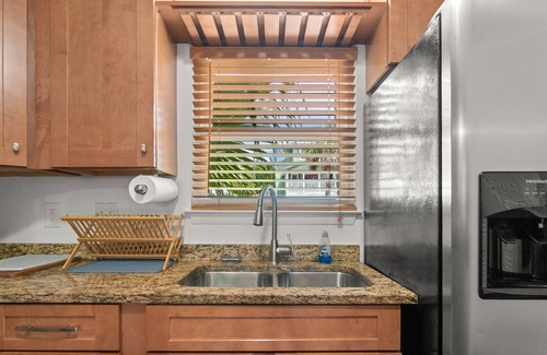 Open Sands House | STEPS to beach! Free Grill, Beach Equipment and Parking! Quiet and Cozy Getaway!