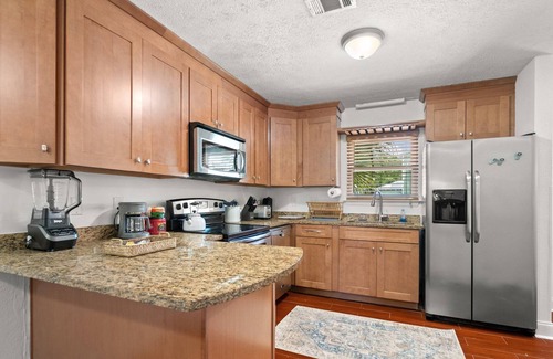 Open Sands House | STEPS to beach! Free Grill, Beach Equipment and Parking! Quiet and Cozy Getaway!