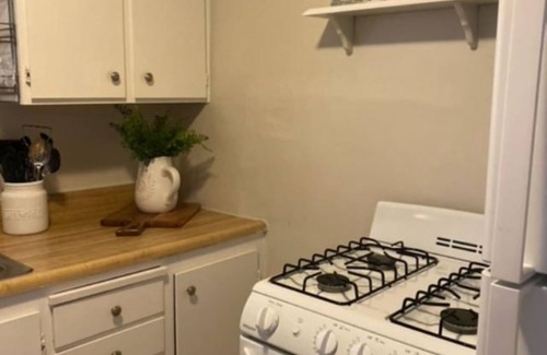 West Newport House | Steps to Beach - "Coastal Serenity"; Sleeps 4