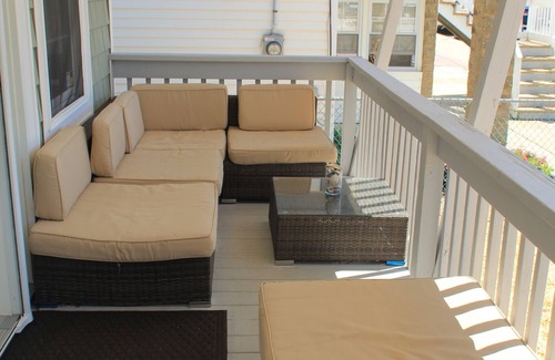 Ortley Beach House | STEPS TO BEACH; IMMACULATE 3 BD 1.5 BATH FRONT UNIT; SLEEPS 8 PEOPLE + BADGES