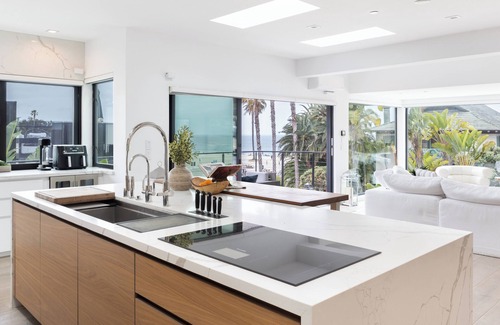Encinitas House | Steps to Beach+Shops, Oceanview, Hot Tub+Firepit | Moonlight Modern by AvantStay