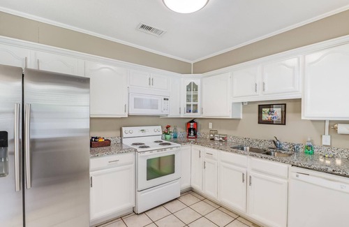 Biloxi House | Steps to Beach & Short drive to Casinos, Coliseum and all Biloxi entertainment