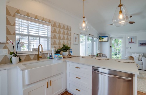 Holmes Beach Condo | Steps to Beach - The Cozzi Cottage by SeaBreeze Vacation