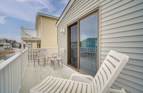 South End House | Steps to Beach: Townhome w/Balcony in Ocean City
