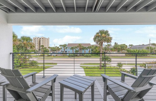 New Smyrna Beach House | 🌊Steps to Beach | Perfect for Large Groups | Flip Flop Living South🌊