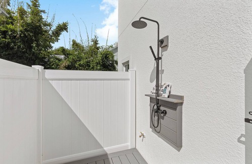 New Smyrna Beach House | 🌊Steps to Beach | Perfect for Large Groups | Flip Flop Living South🌊