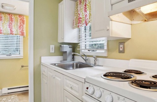 Northeast Virginia Beach House | Steps to Beach | Studio | Beach Gear