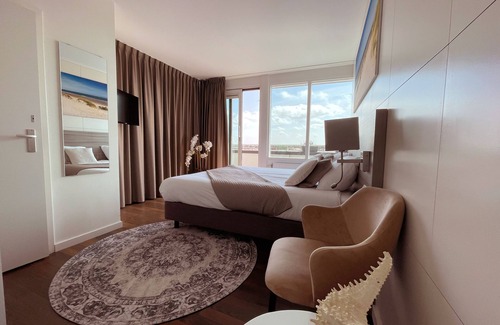 Monster Hotel | Steps to Coastal Trails — Free Parking, and Outdoor Adventures