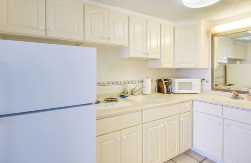 Ortona Park Apartment | Steps to Daytona Beach: Sunny Studio