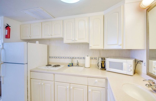 Ortona Park Apartment | Steps to Daytona Beach: Sunny Studio