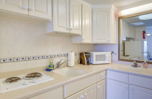 Ortona Park Apartment | Steps to Daytona Beach: Sunny Studio