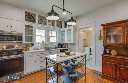 Canton House | Steps to Downtown Canton & First Monday - Pet & Family Friendly Pack n Play