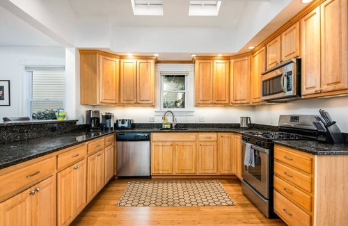 Newburyport House | Steps to Downtown | Rooftop Deck | Flexible Stay
