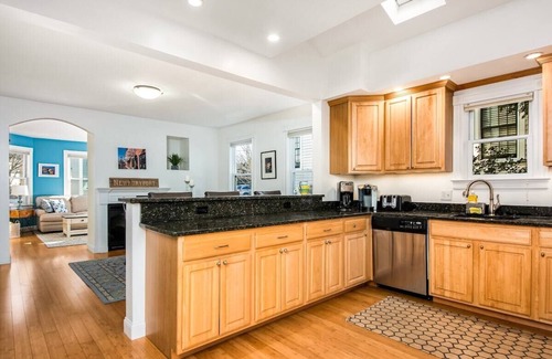 Newburyport House | Steps to Downtown | Rooftop Deck | Flexible Stay