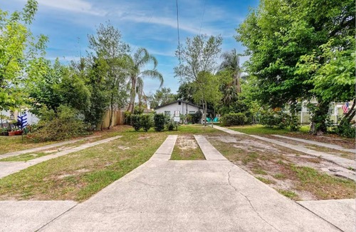 New Port Richey House | Steps to dwnt/7min to beach/queen bed/Free parking