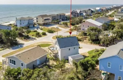 Emerald Isle Cottage | Steps to Emerald Isle Beach w/ Curated Experiences