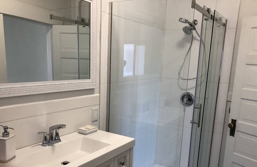 Fairview Apartment | STEPS TO GRANVILLE ISLAND WALK TO THE BEACH AND SHOPS