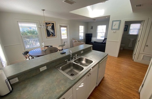 Boys Works Cottage | Steps to Intracoastal, Steps to Private Beach Access!