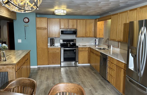Lakeside Villa | Steps to Lake Erie near Port Clinton- Private Hot Tub, Seasonal Pool, Recreation