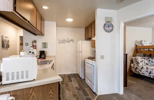 Boulder Bay Condo | Steps to Lake. Close to Village and Spa. Pool/Spa