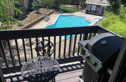 Boulder Bay Condo | Steps to Lake. Close to Village and Spa. Pool/Spa