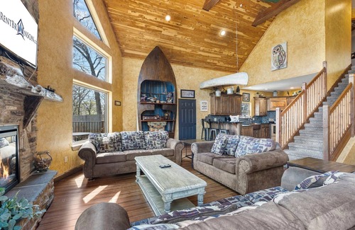 Branson House | Steps to Lake from Lodge! Deck-Fireplace- Private Grill-Games- Free Sdc Tickets & More