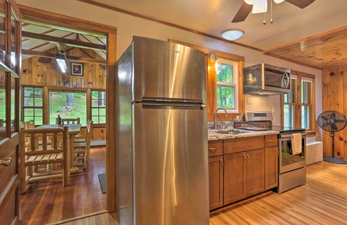 Tafton Cottage | Steps to Lake: Tafton Cottage w/Fire Pit & Grill