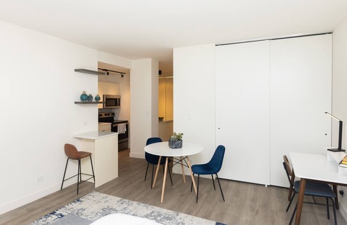Rush and Division Apartment | Steps to Mich Ave | Chic Suite with City View | Zencity
