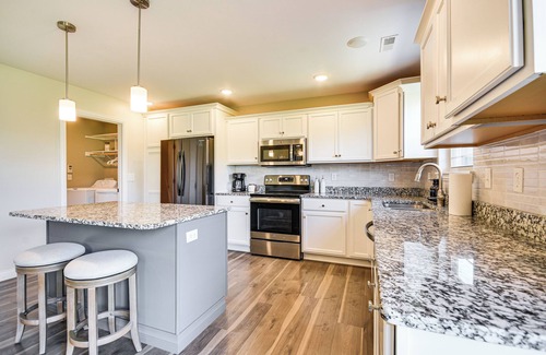 Columbia House | Steps to Park: Quiet Home w/Yard in Columbia