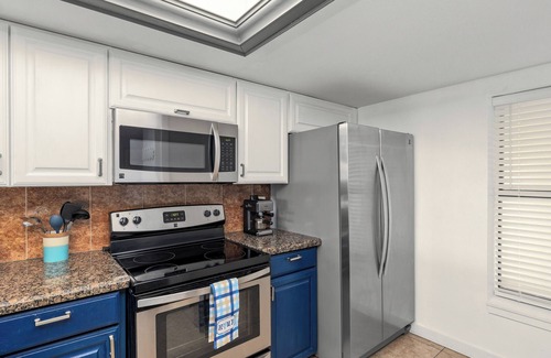 South Padre Island Apartment | Steps to Pool & Beach: South Padre Island Retreat!