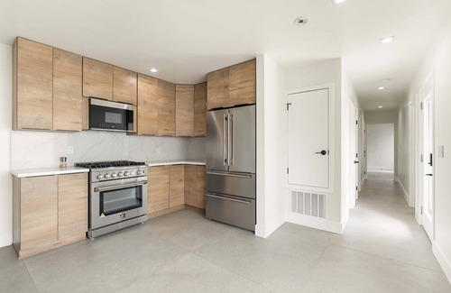 North Pacific Beach House | Steps to Sand | Bikes, Boards, Spa + Cold Plunge