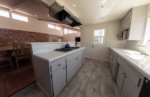 Hollywood House | Steps to Sand. Steps to Harbor. Endless Memories 4-bedroom, 3-bath retreat comfortably sleeps up to 8 guests, making it ideal for families, couples, or friends seeking a coastal getaway.