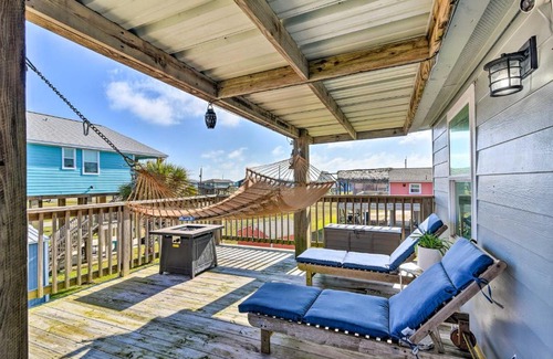 Surfside Beach House | Steps to Sand Surfside Beach Gem with Large Yard