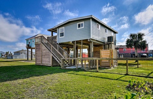 Surfside Beach House | Steps to Sand Surfside Beach Gem with Large Yard