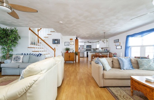 Eastward Look House | Steps to Scarborough Beach with Ocean Views
