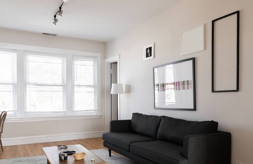 Roscoe Village Apartment | Steps to Shop, Eat, Train | Easy Access | Zencity
