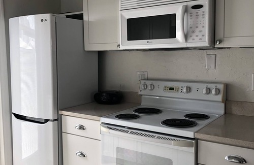 Siesta Key Apartment | Steps to Siesta Key BEACH! Pool, Tennis Court, Shuffle Board, Basketball!