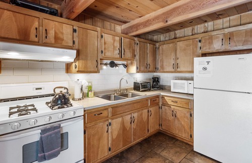 Summit Estates House | Steps to Snow Summit.Fireplace. Fenced yard.BBQ