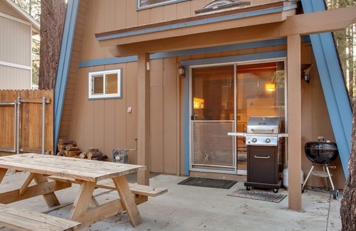 Summit Estates House | Steps to Snow Summit.Fireplace. Fenced yard.BBQ