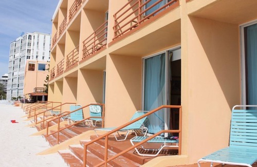 St. Pete Beach Resort | Steps to the Beach! Superb 2 Beach Front Units! Pool, Bar, Parking